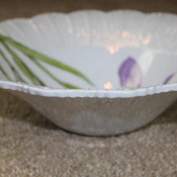 Shabby Chic Melamine Serving Bowl White Purple Iris Scalloped Large 13" NWT - Picture 7 of 8